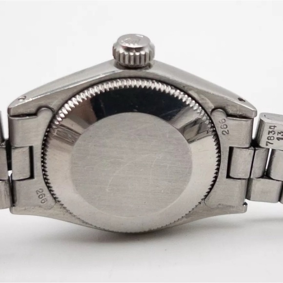 Authentic and genuine ROLEX with all genuine EMERALDS and DIAMONDS surrounding. - Picture 5 of 8